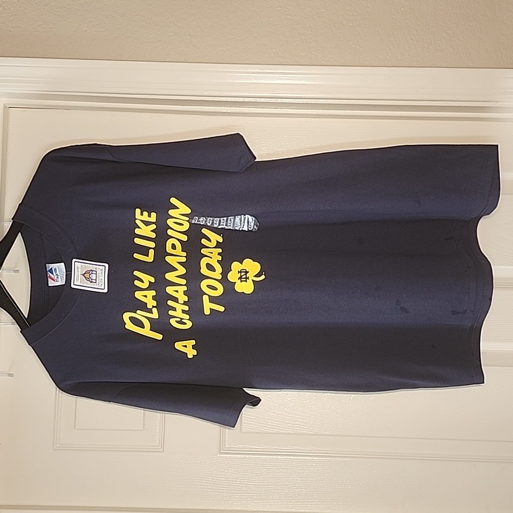 "Play Like A Champion" XL COTTON T-shirt from Majestic